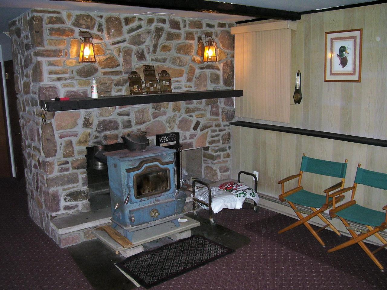 122 Maple Road Blakeslee, PA 18610 - Photo 5 of 37 a living room with furniture and a fireplace