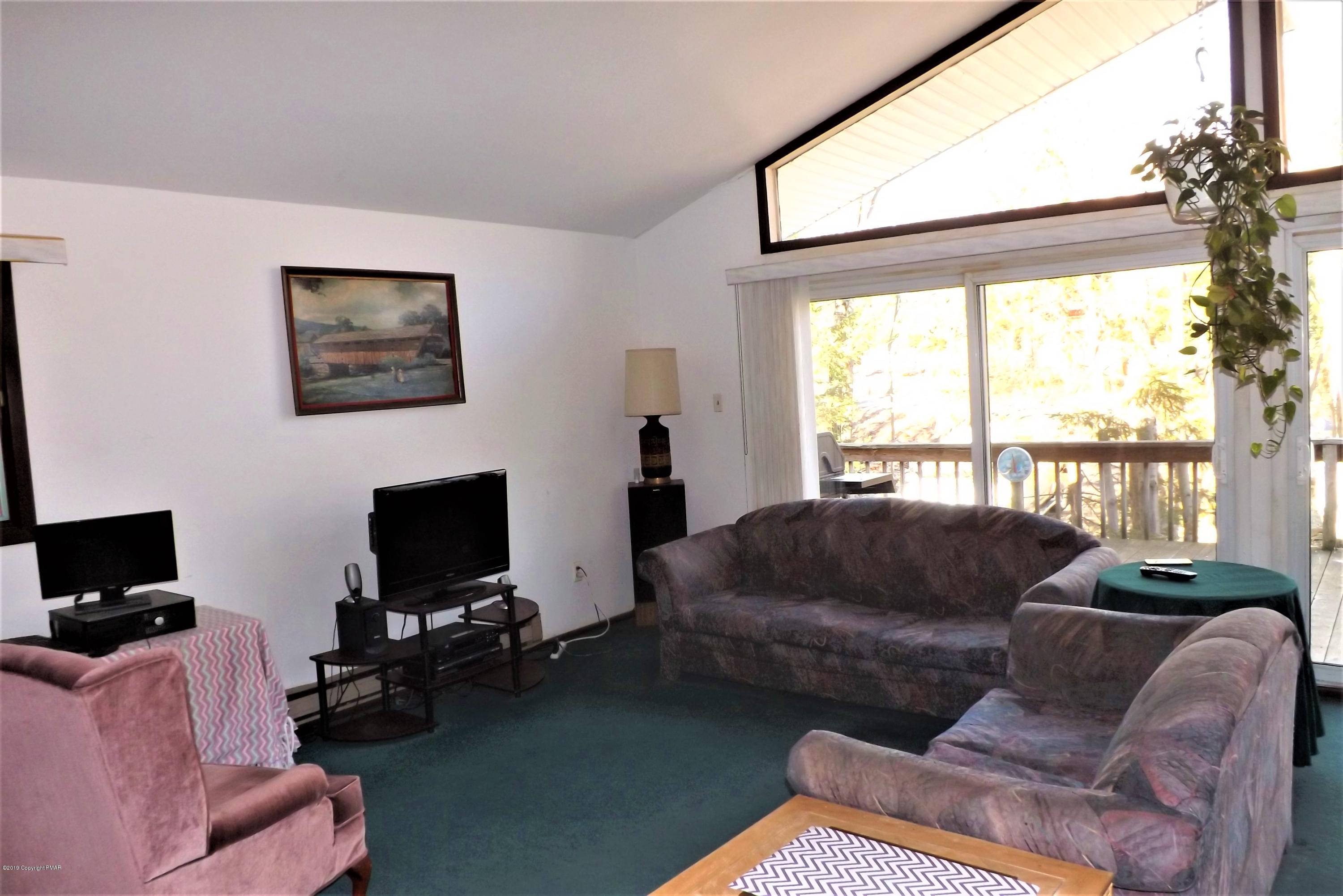 122 Maple Road Blakeslee, PA 18610 - Photo 10 of 37 Living Rm 2