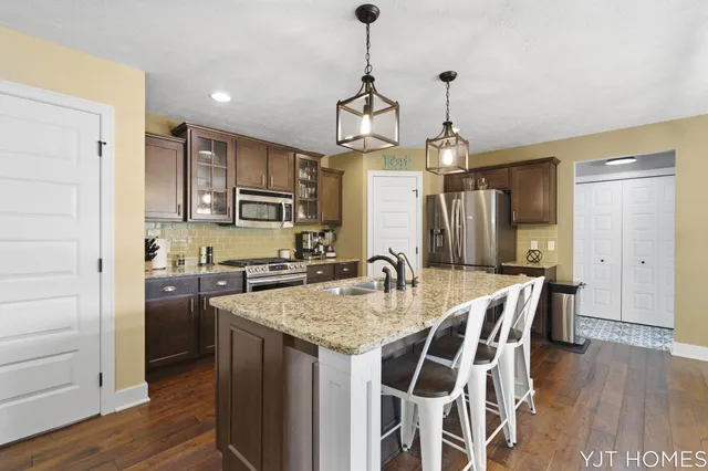 $599,999 | 8214 48th Street Southeast, Grand Rapids, MI 49512