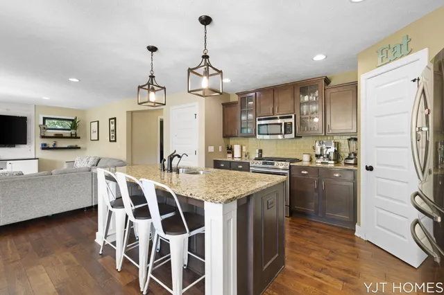 $599,999 | 8214 48th Street Southeast, Grand Rapids, MI 49512