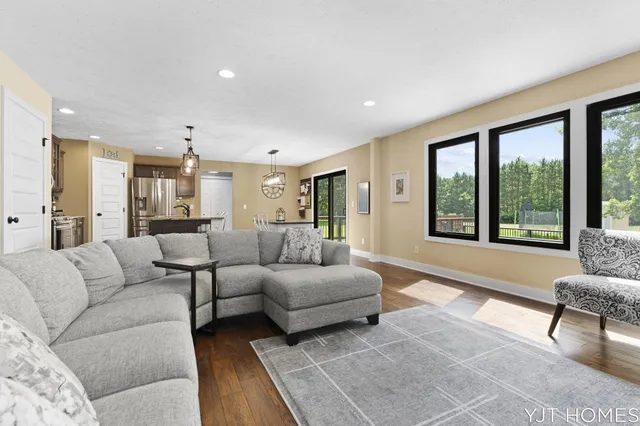 $599,999 | 8214 48th Street Southeast, Grand Rapids, MI 49512