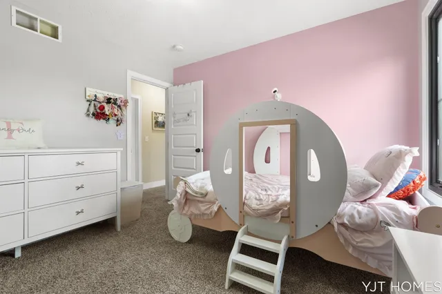 $599,999 | 8214 48th Street Southeast, Grand Rapids, MI 49512