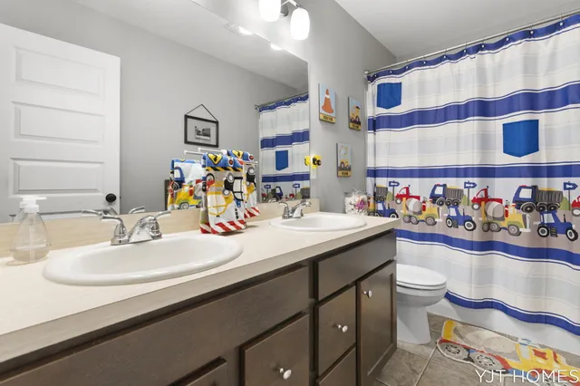 $599,999 | 8214 48th Street Southeast, Grand Rapids, MI 49512