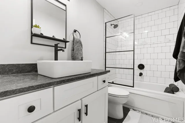 $599,999 | 8214 48th Street Southeast, Grand Rapids, MI 49512