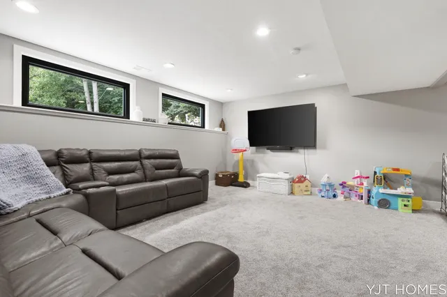 $599,999 | 8214 48th Street Southeast, Grand Rapids, MI 49512