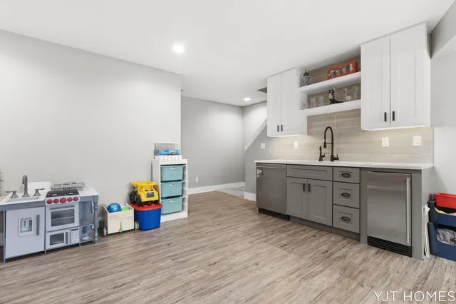 $599,999 | 8214 48th Street Southeast, Grand Rapids, MI 49512