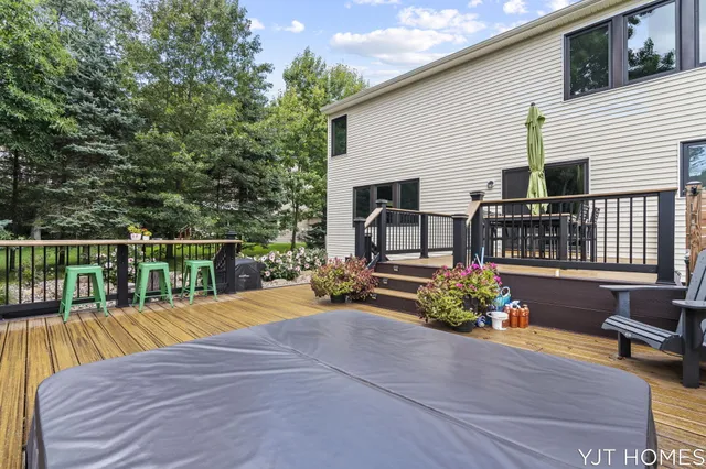 $599,999 | 8214 48th Street Southeast, Grand Rapids, MI 49512