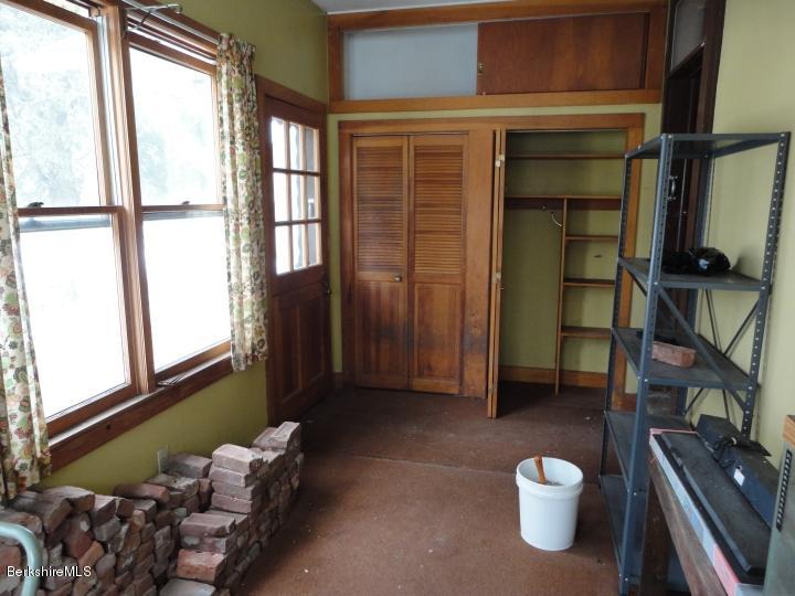 11 Albany Road West Stockbridge, MA 01266 - Photo 6 of 39 a living room with furniture