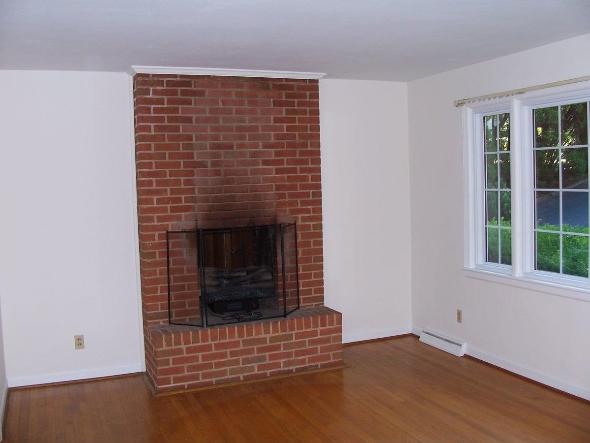 3213 Rasmont Road Roanoke, VA 24018 - Photo 4 of 8 Living room