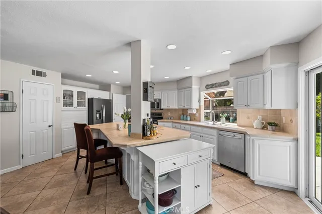 $1,255,000 | 22435 Cardiff Drive, Saugus, CA 91350