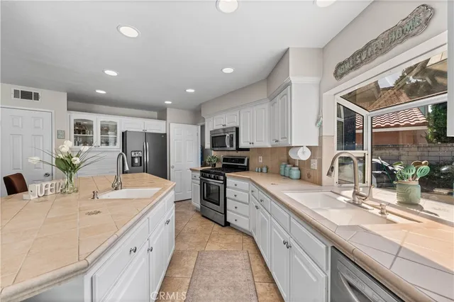 $1,255,000 | 22435 Cardiff Drive, Saugus, CA 91350