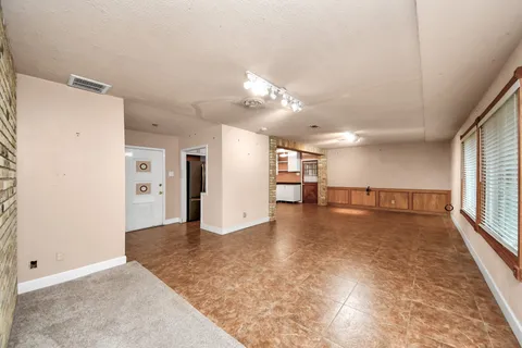 $390,000 | 10318 Knoboak Drive, Houston, TX 77043