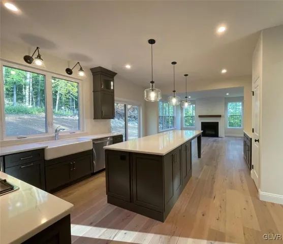 a large kitchen with kitchen island a island in it