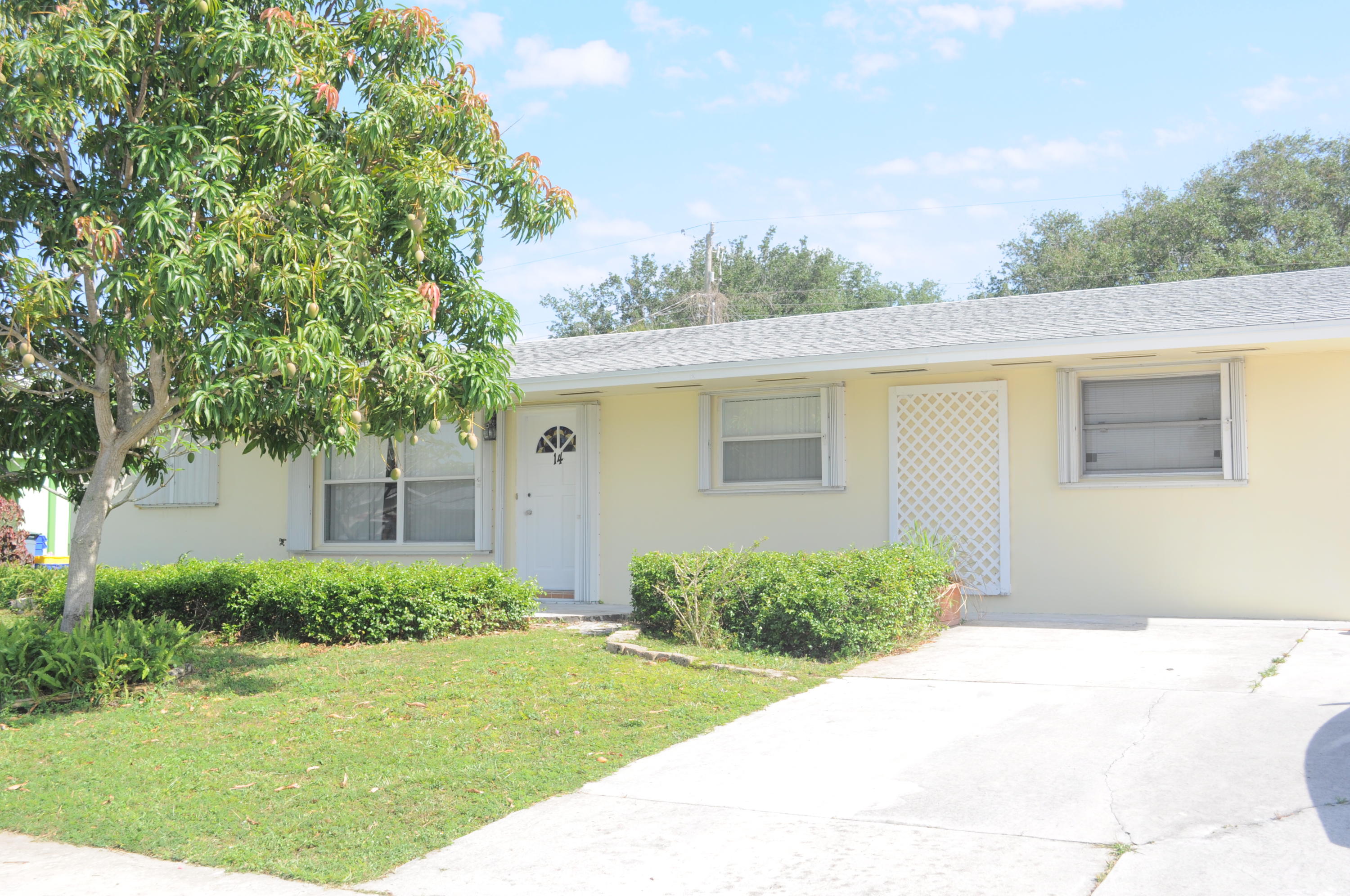 14 Ridgewood Circle Tequesta, FL 33469 - Photo 1 of 11 Front of house