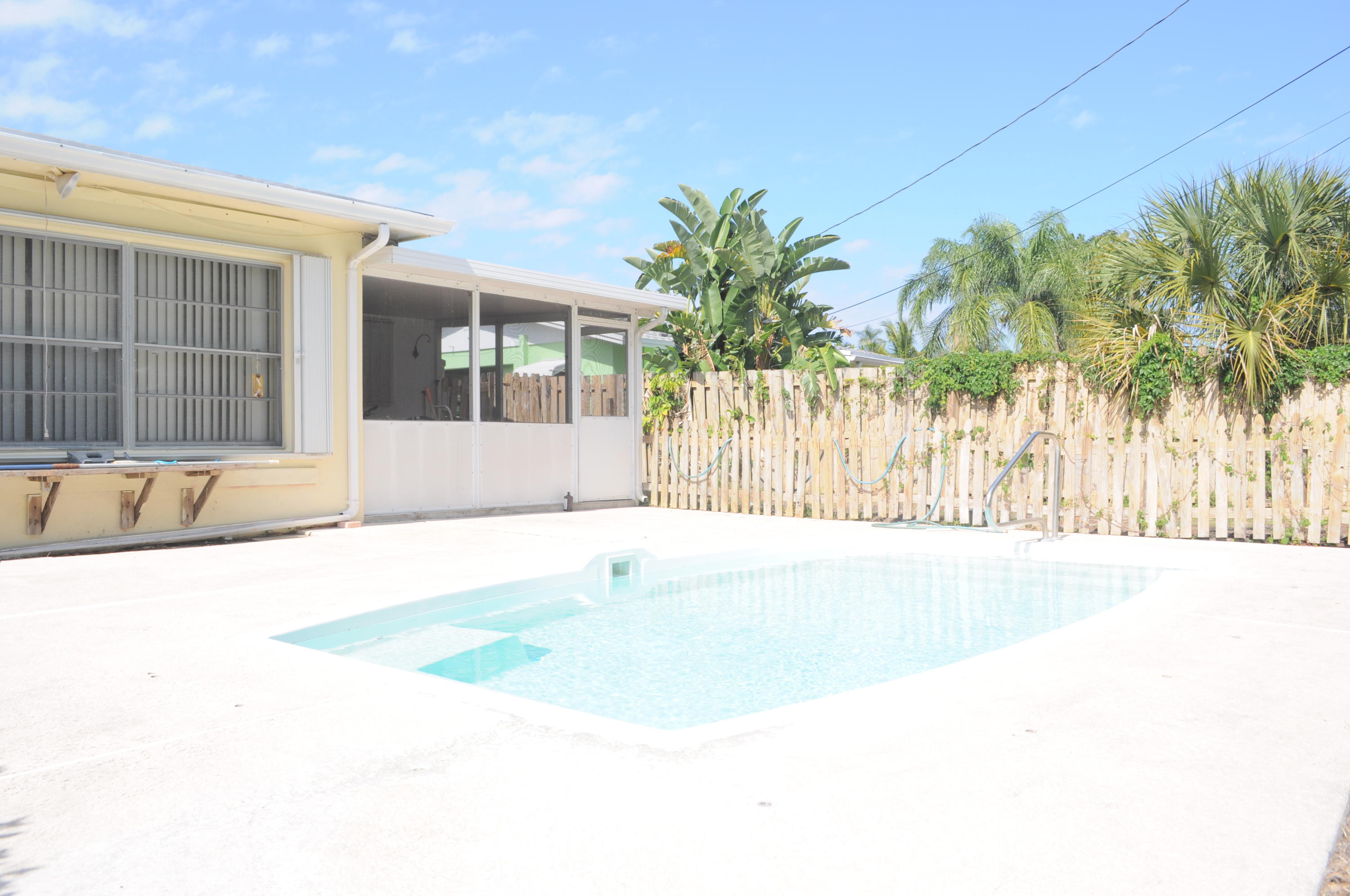 14 Ridgewood Circle Tequesta, FL 33469 - Photo 2 of 11 Pool