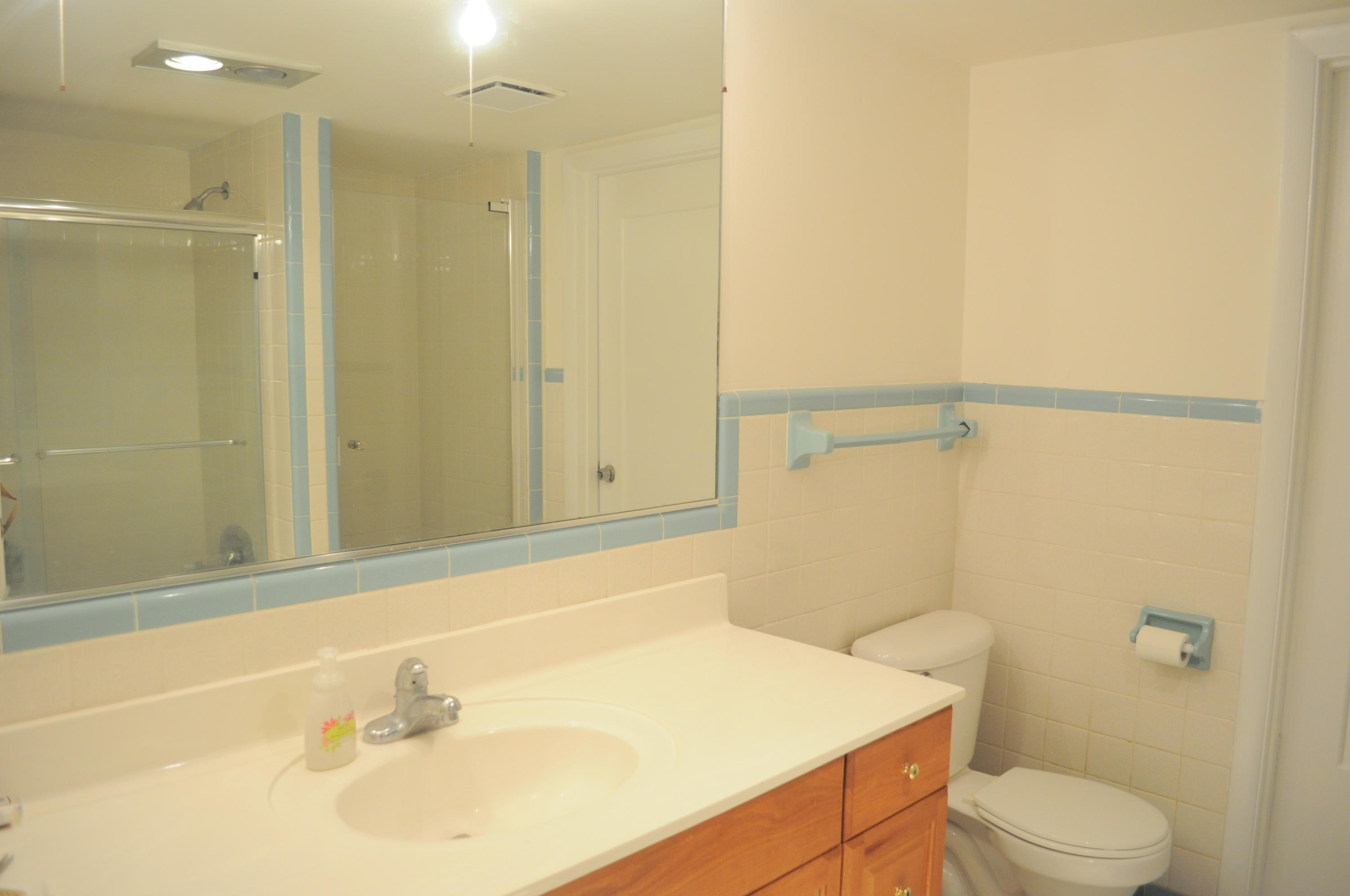 14 Ridgewood Circle Tequesta, FL 33469 - Photo 10 of 11 Guest Bathroom