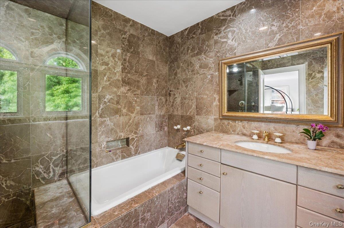 62 Broadfield Road New Rochelle, NY 10804 - Photo 28 of 41 Gallery Image 28
