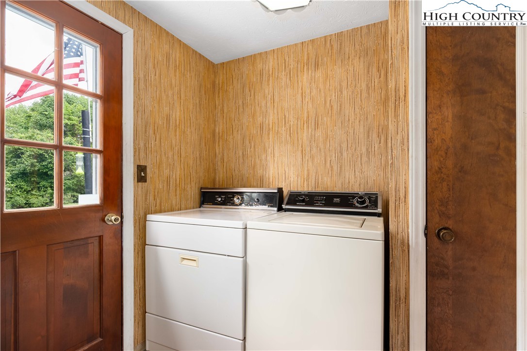 1546 Stage Road Mountain City, TN 37683 - Photo 17 of 48 a utility room with dryer and washer