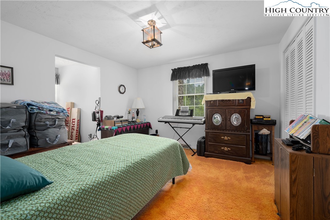 1546 Stage Road Mountain City, TN 37683 - Photo 26 of 48 a bedroom with a bed and a television