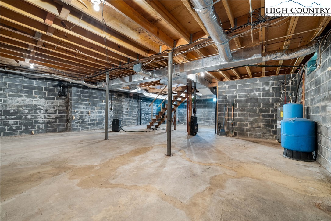 1546 Stage Road Mountain City, TN 37683 - Photo 33 of 48 a view of empty room with staircase