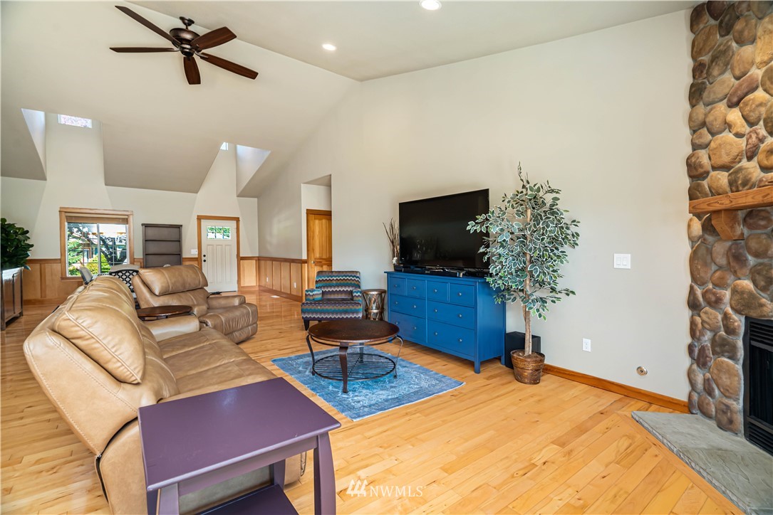 9579 Phillips Road Southeast Port Orchard, WA 98367 - Photo 8 of 28 Gallery Image 8