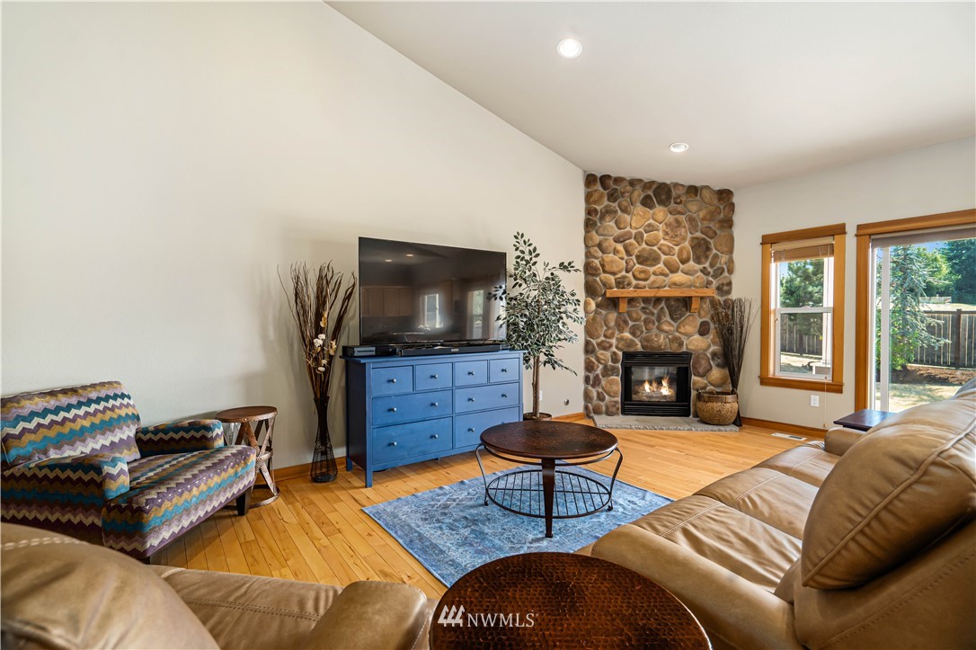 9579 Phillips Road Southeast Port Orchard, WA 98367 - Photo 9 of 28 Gallery Image 9