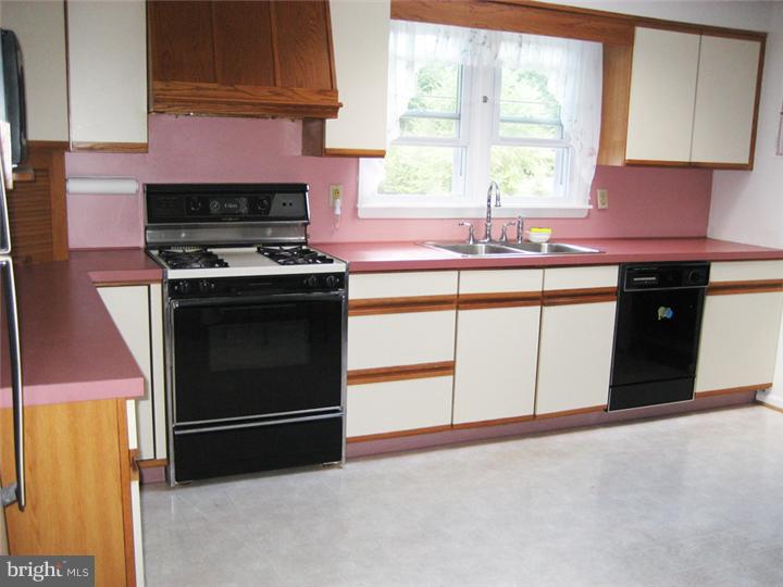277 Rocksville Road Holland, PA 18966 - Photo 8 of 22 Kitchen