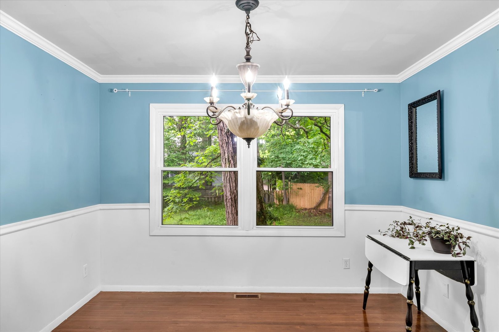 58 Woodhill Court Decatur, IL 62521 - Photo 13 of 29 a dining room with window