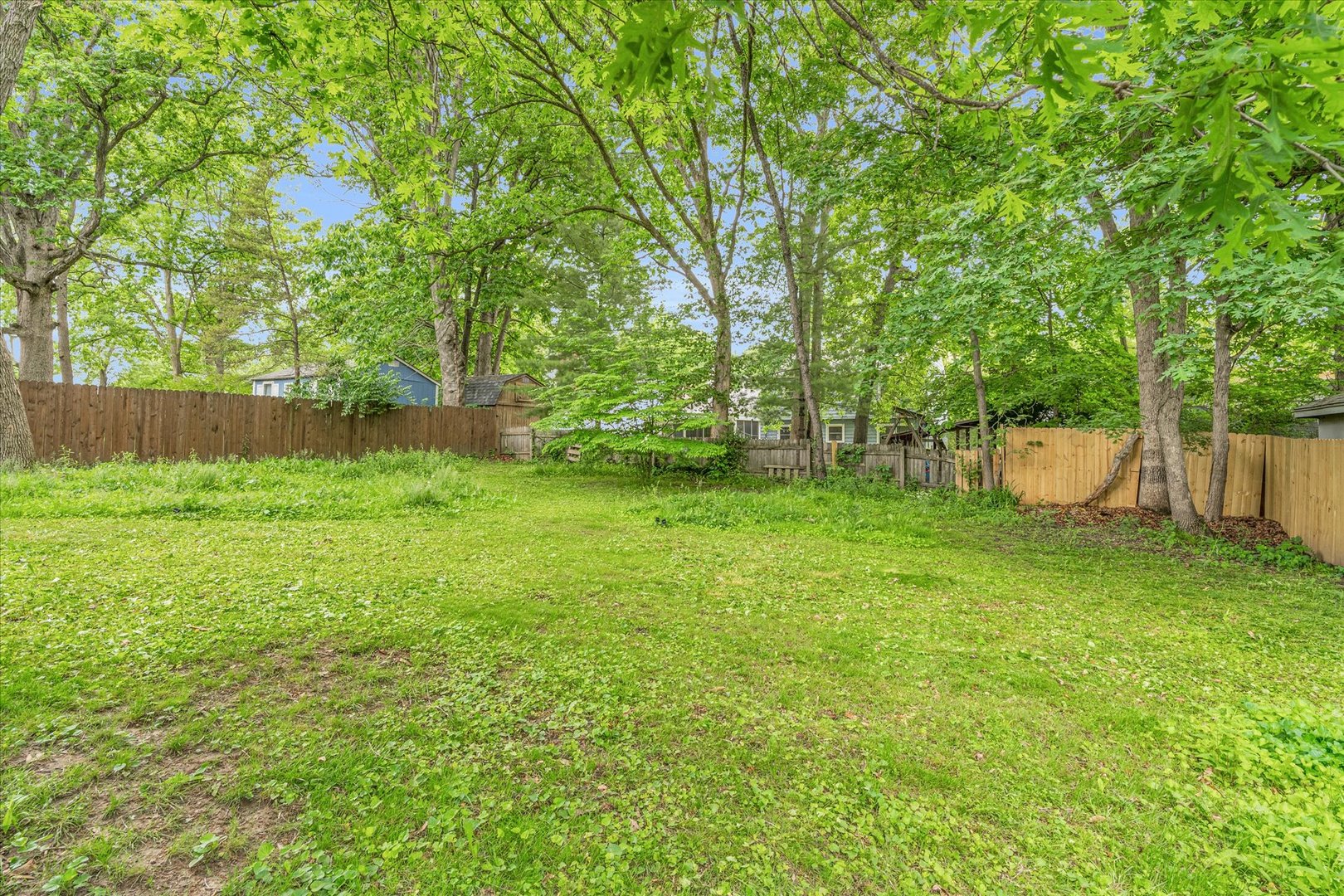 58 Woodhill Court Decatur, IL 62521 - Photo 28 of 29 a backyard of a house with lots of plants and large tree