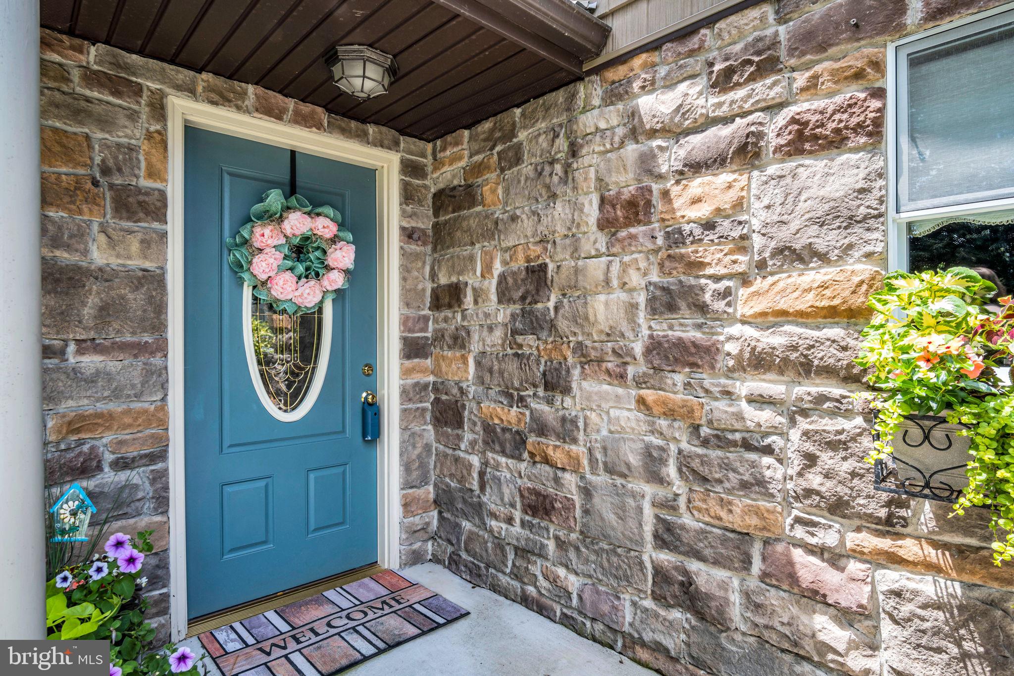 204 Stonehouse Road Carlisle, PA 17015 - Photo 2 of 33