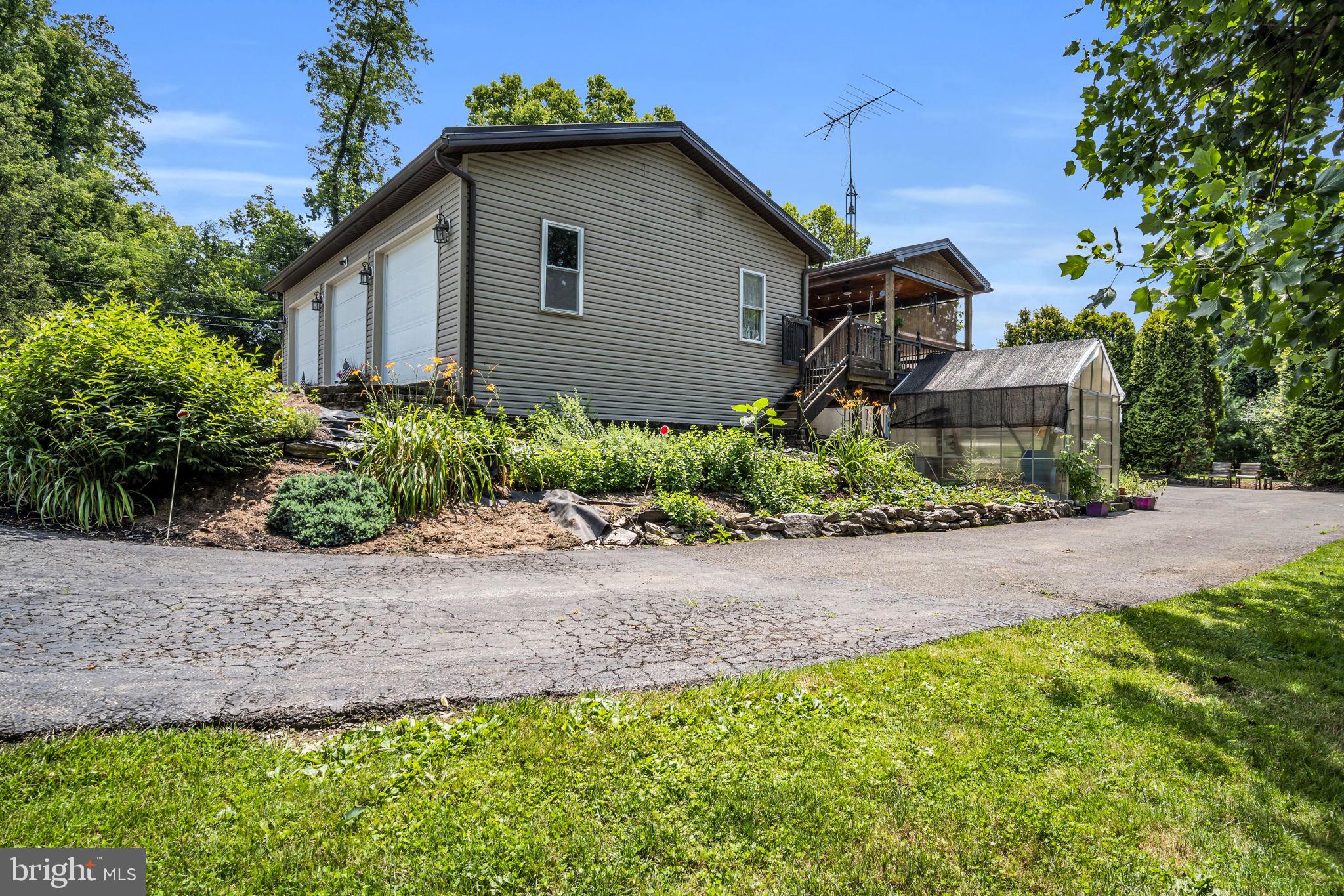 204 Stonehouse Road Carlisle, PA 17015 - Photo 24 of 33