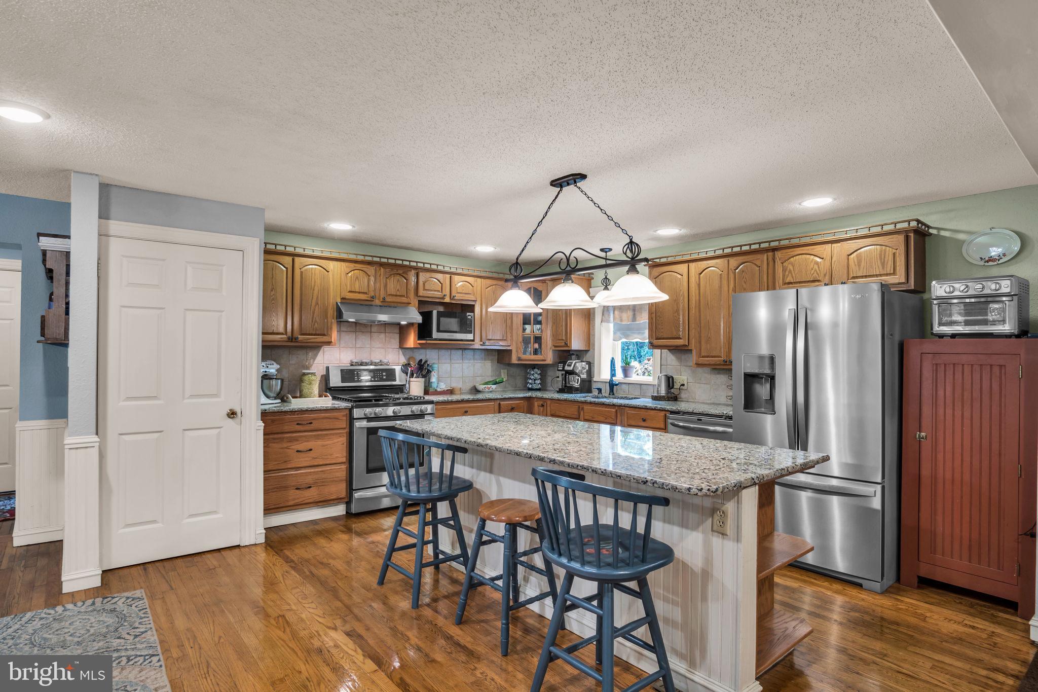 204 Stonehouse Road Carlisle, PA 17015 - Photo 3 of 33