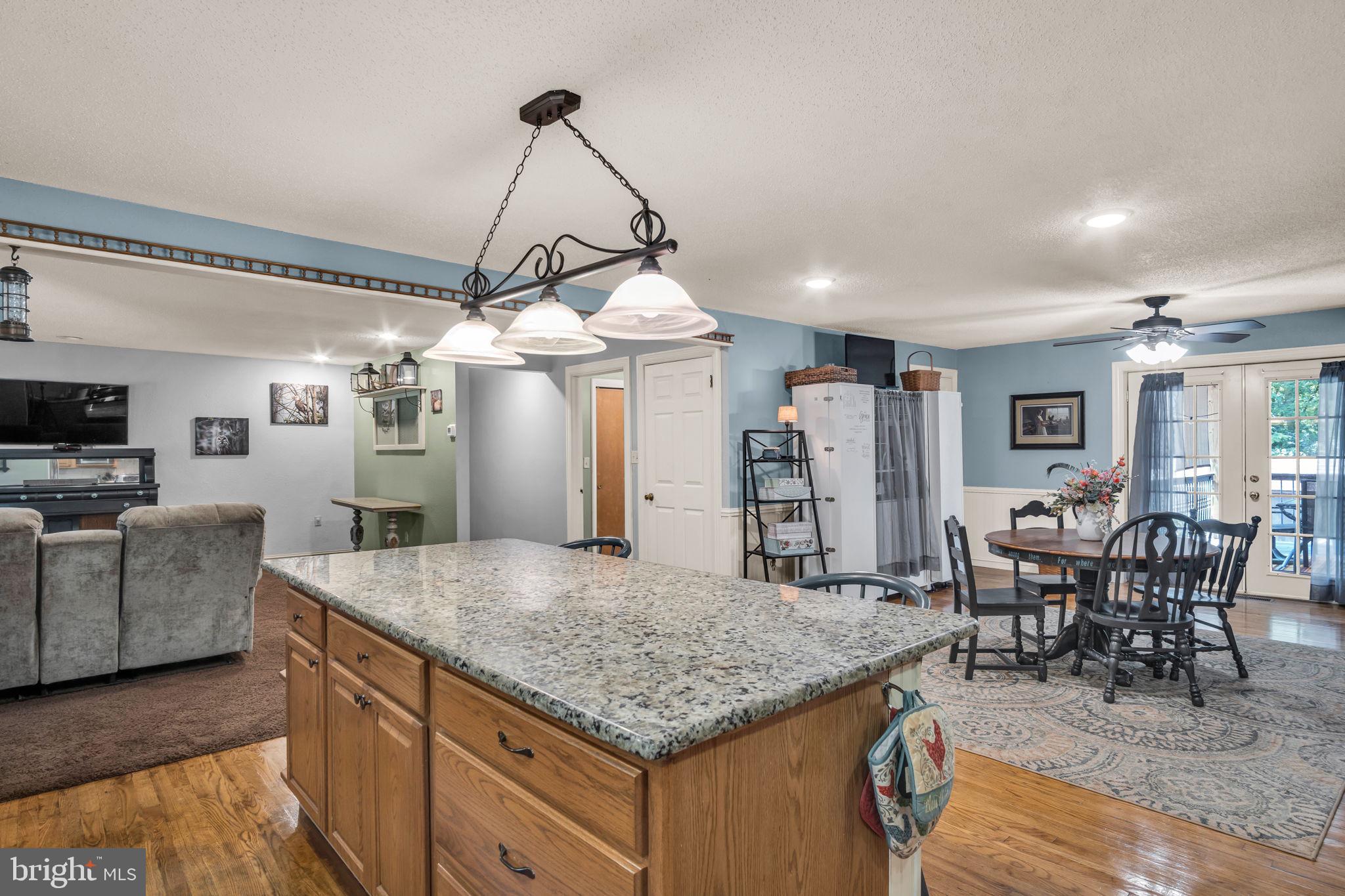 204 Stonehouse Road Carlisle, PA 17015 - Photo 4 of 33