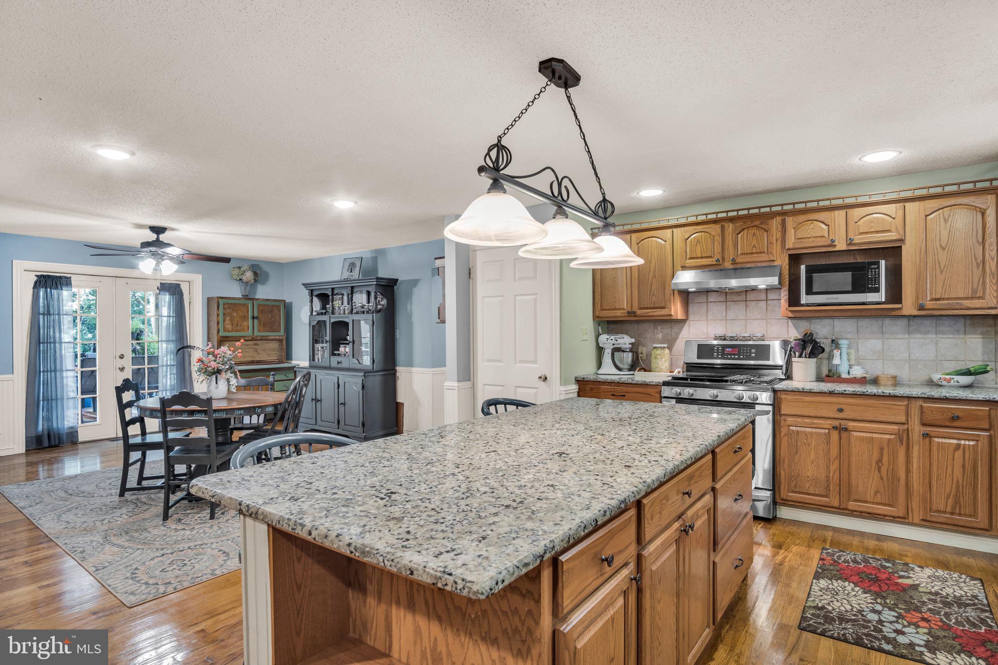 204 Stonehouse Road Carlisle, PA 17015 - Photo 5 of 33