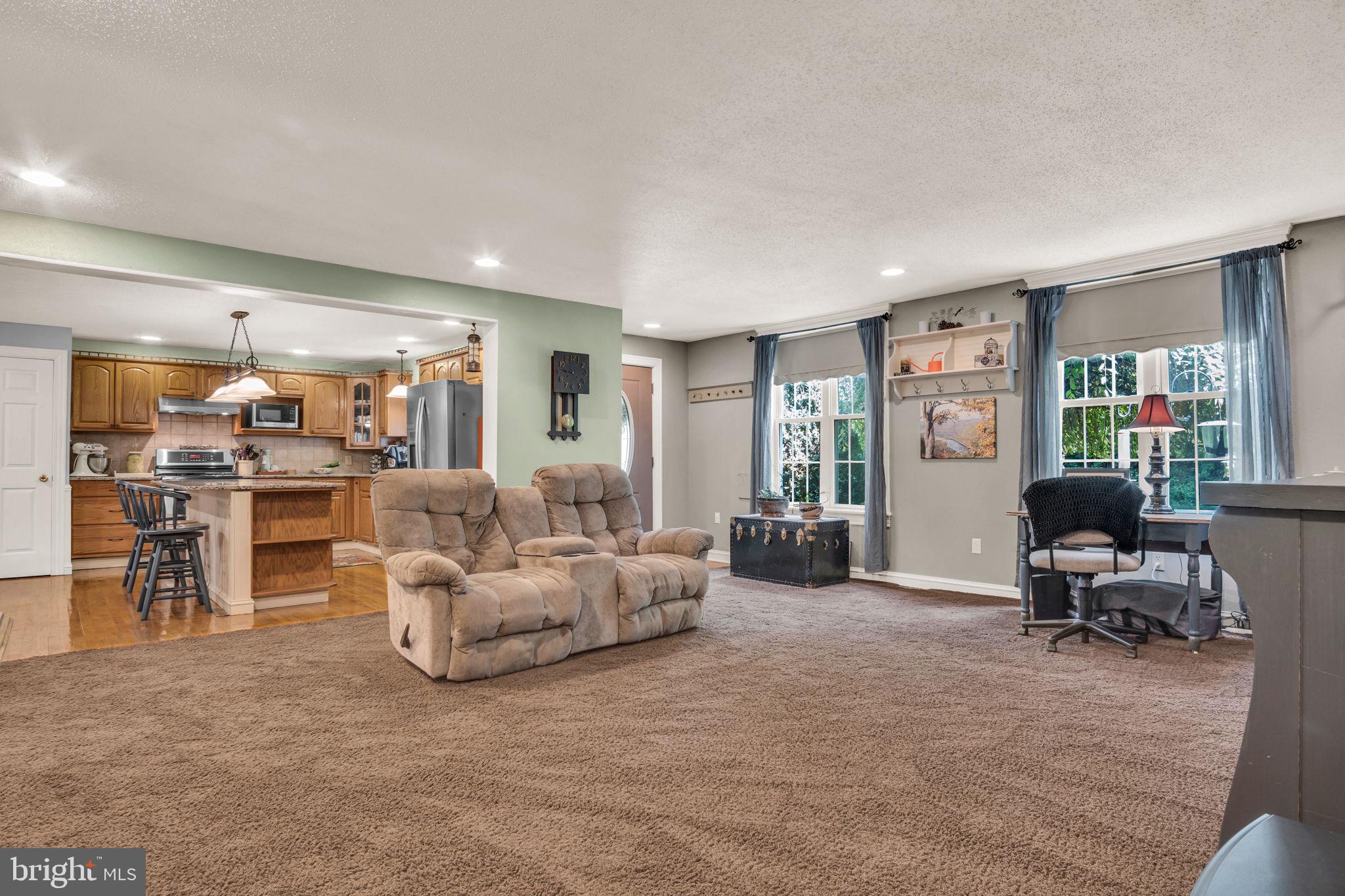 204 Stonehouse Road Carlisle, PA 17015 - Photo 6 of 33