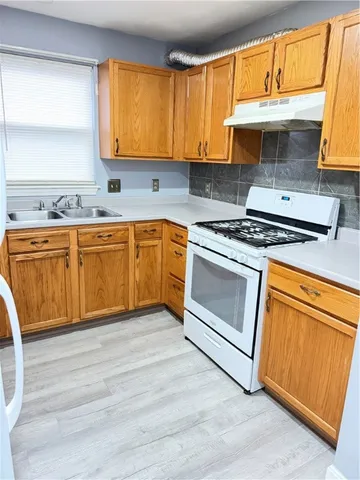 $1,800 | 132 Pavilion Avenue, Providence, RI 02905