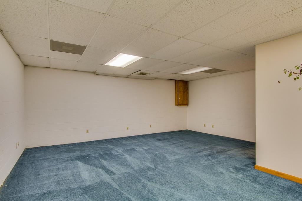 2352 Tom Fitzgerald Road Columbia, TN 38401 - Photo 26 of 30 an empty room with a ceiling fan and a window