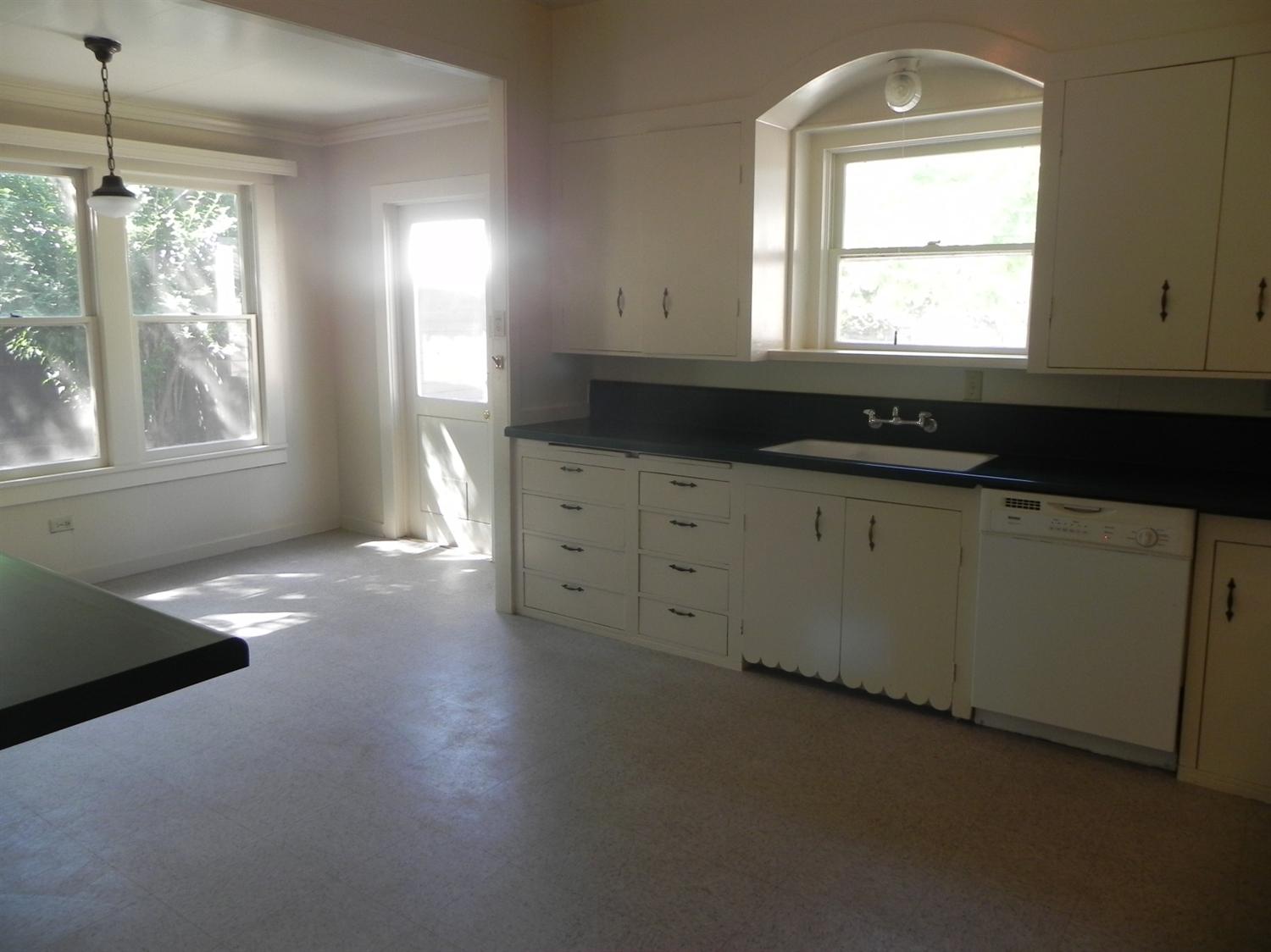 847 E Street Reedley, CA 93654 - Photo 11 of 17 Gallery Image 11