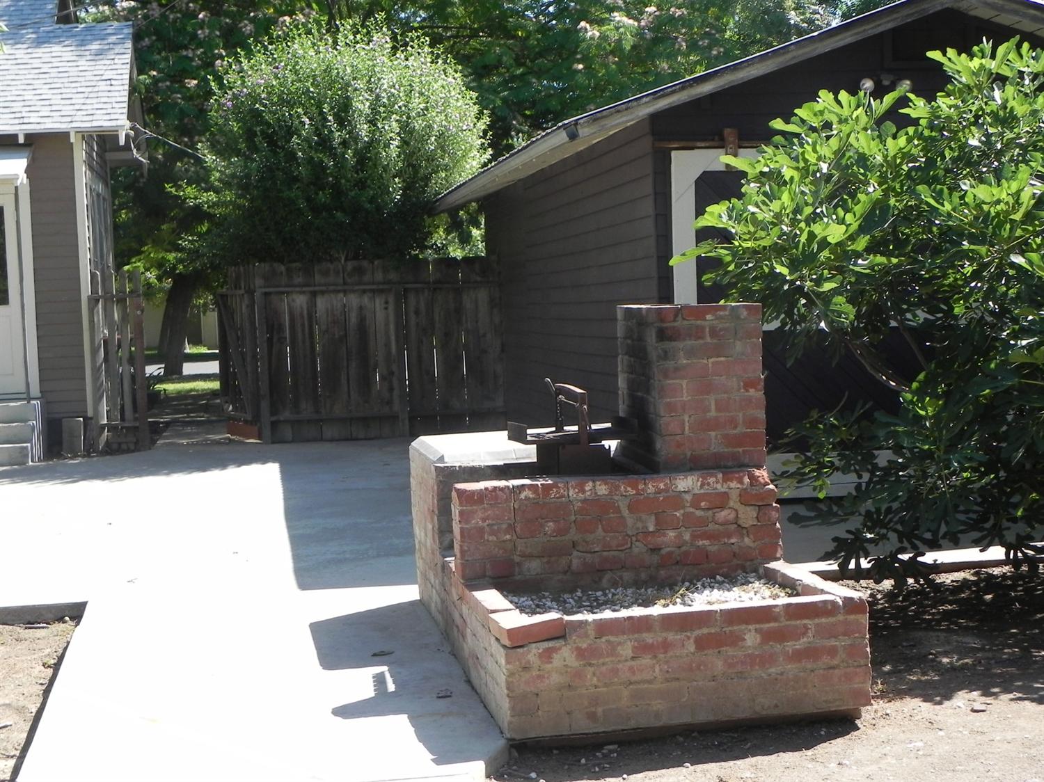 847 E Street Reedley, CA 93654 - Photo 4 of 17 Gallery Image 4