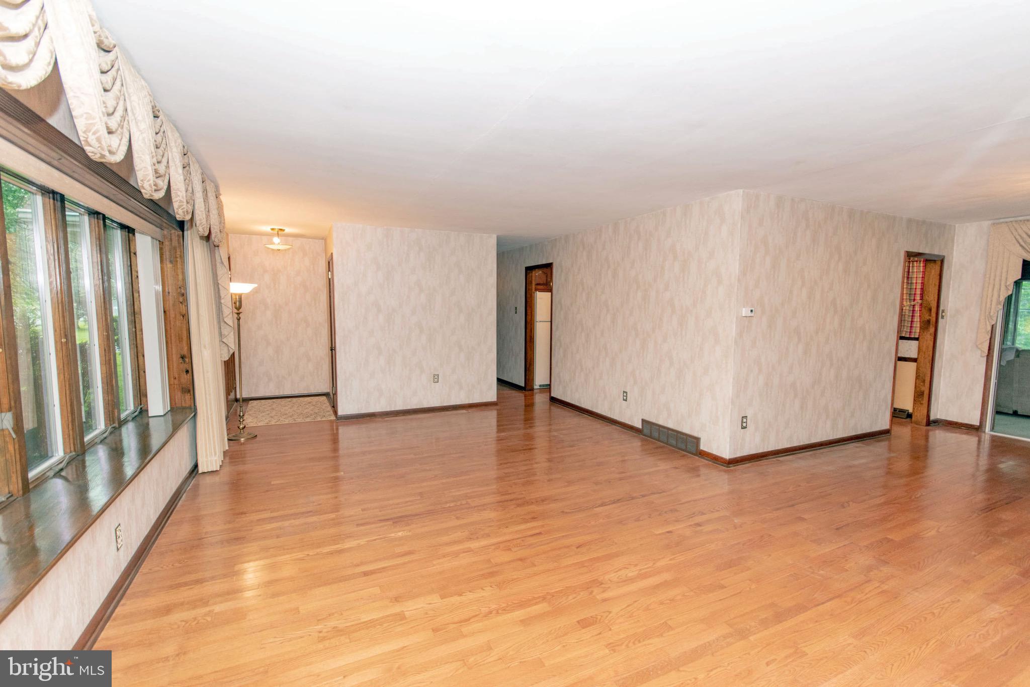 3847 Buck Road Huntingdon Valley, PA 19006 - Photo 7 of 28 Living Room