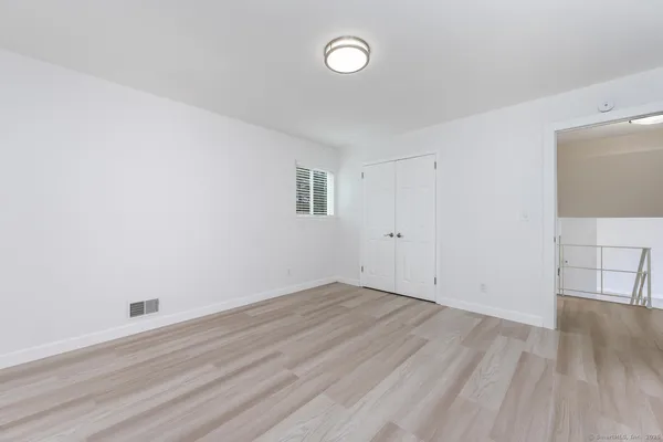 $6,000 | 14 Amherst Road, Greenwich, CT 06878