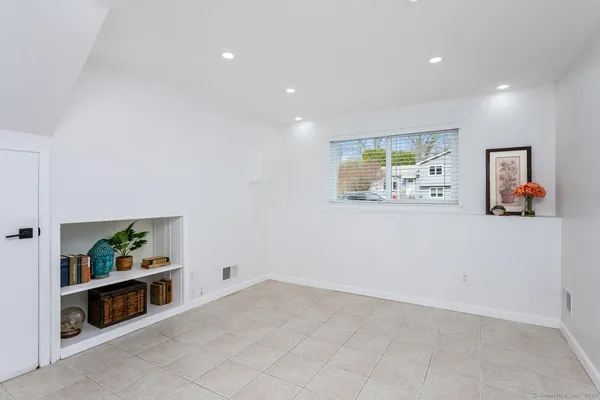 $6,000 | 14 Amherst Road, Greenwich, CT 06878