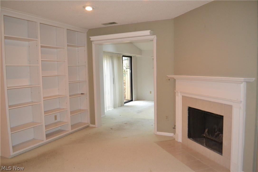 467 Hampton Ridge Drive Akron, OH 44313 - Photo 7 of 10 Family room built ins.