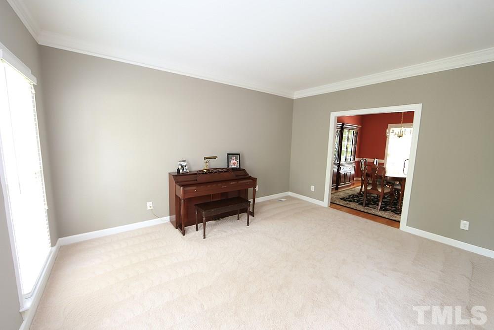 8504 Bluff Pointe Court Raleigh, NC 27615 - Photo 4 of 25 Gallery Image 4