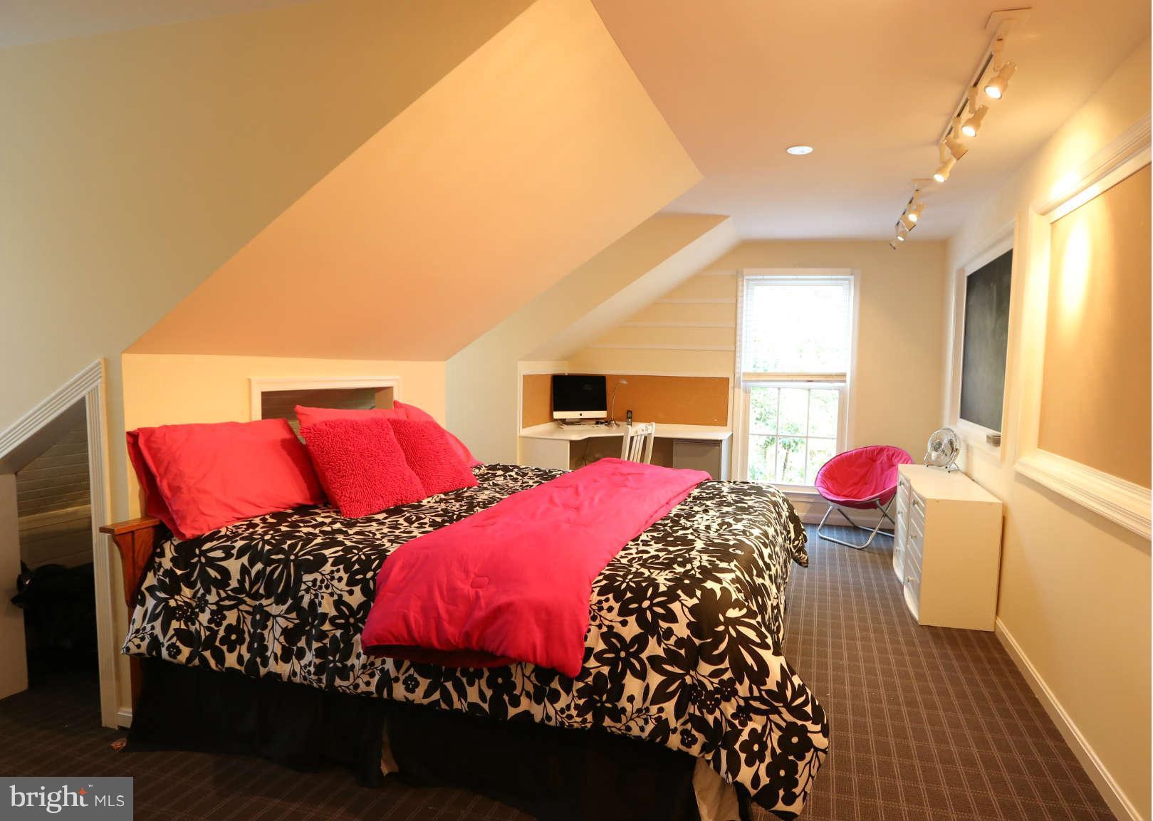 11883 Fawn Ridge Lane Reston, VA 20194 - Photo 18 of 30 Bedroom