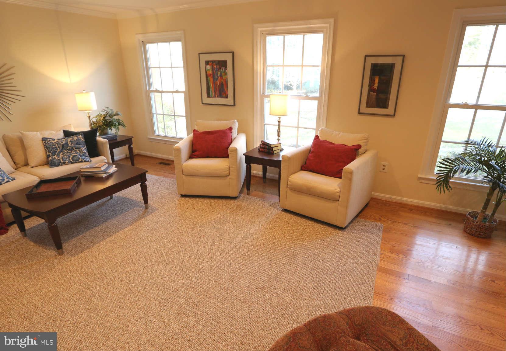 11883 Fawn Ridge Lane Reston, VA 20194 - Photo 3 of 30 Living Room