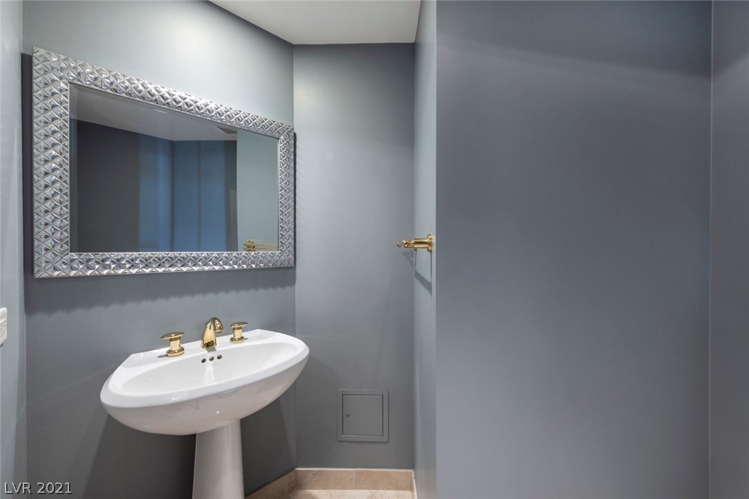 2747 Paradise Road, Unit 904 Las Vegas, NV 89109 - Photo 16 of 22 Gallery Image 16