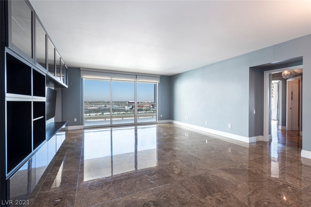 2747 Paradise Road, Unit 904 Las Vegas, NV 89109 - Photo 2 of 22 Gallery Image 2