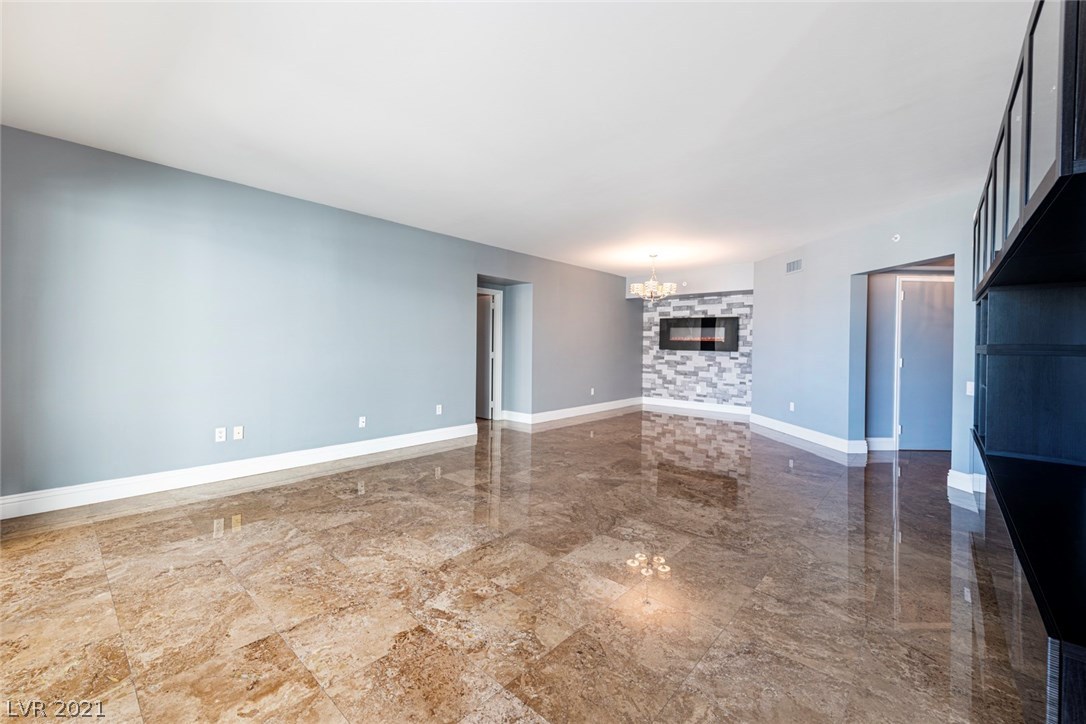 2747 Paradise Road, Unit 904 Las Vegas, NV 89109 - Photo 4 of 22 Gallery Image 4