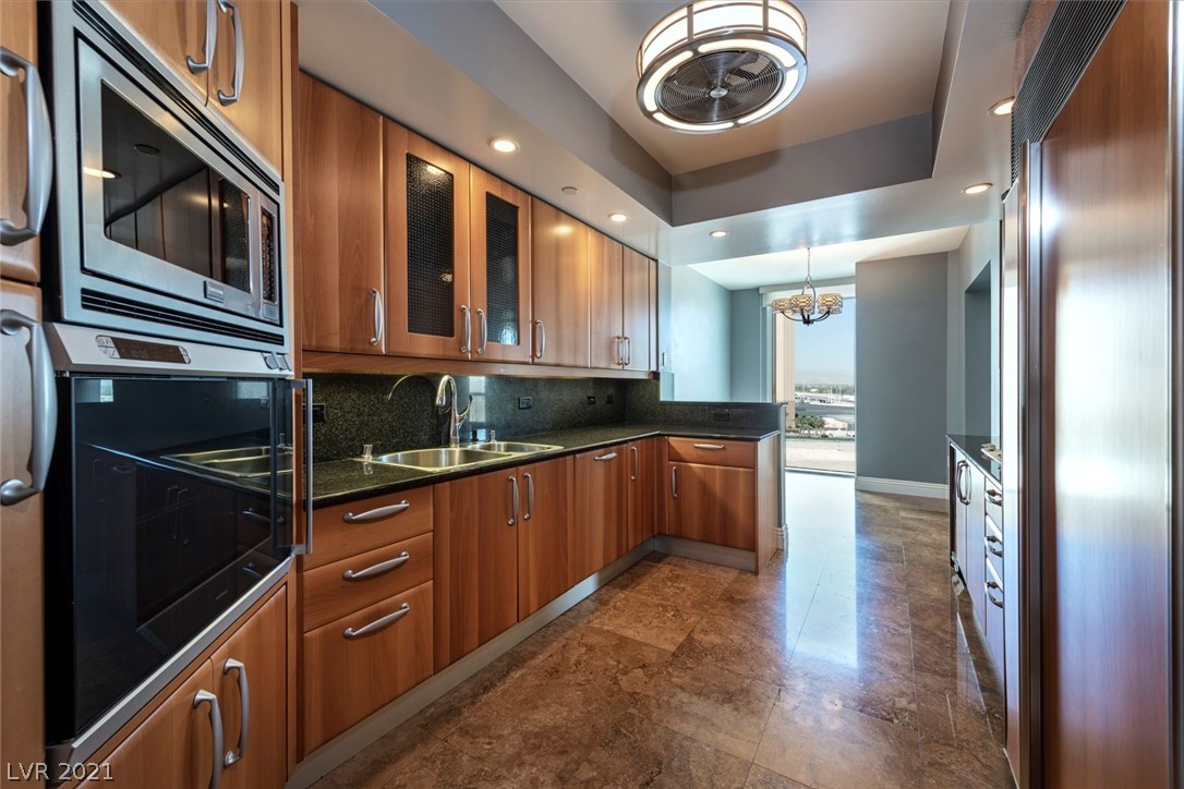 2747 Paradise Road, Unit 904 Las Vegas, NV 89109 - Photo 5 of 22 Gallery Image 5